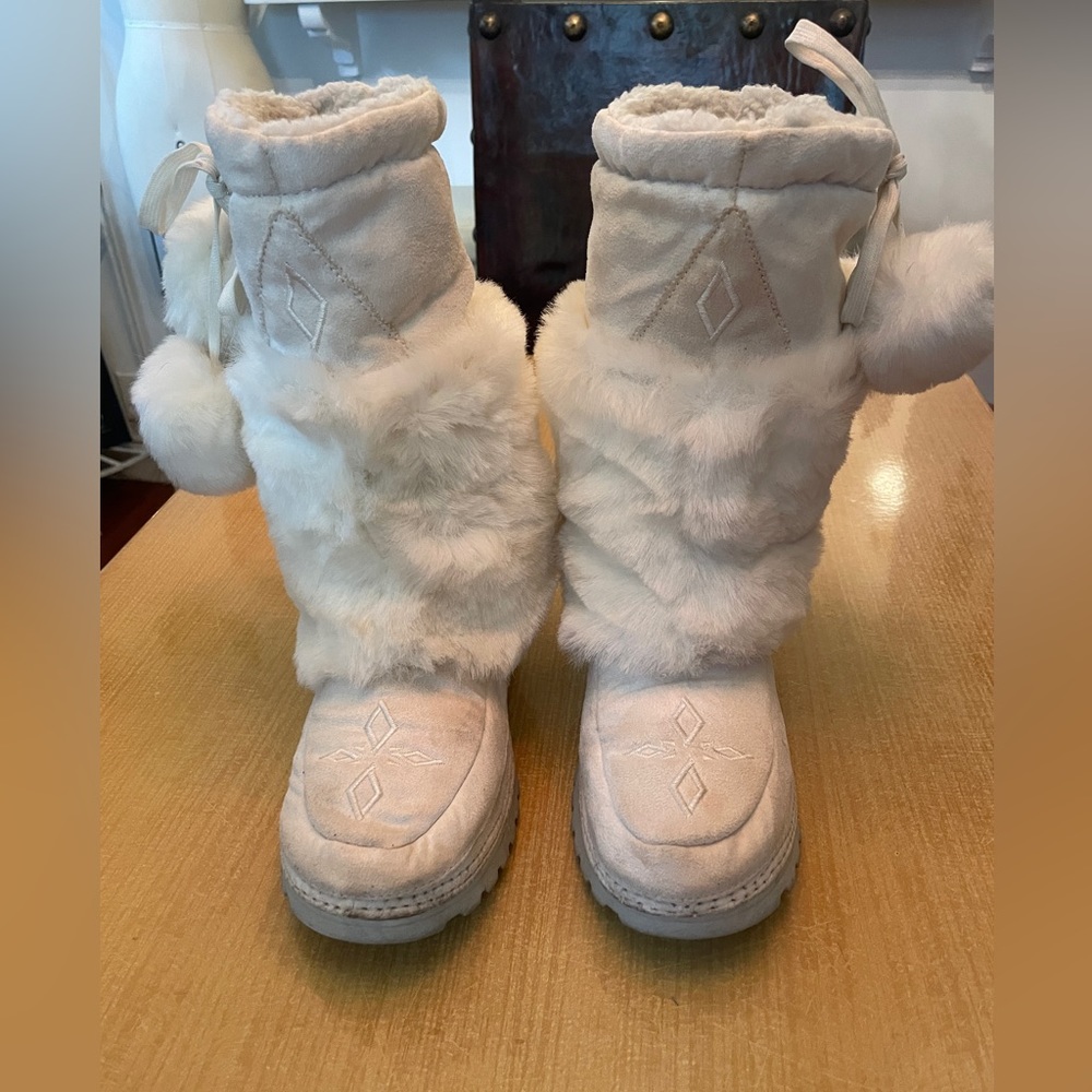 White winter booties with faux fur accents.